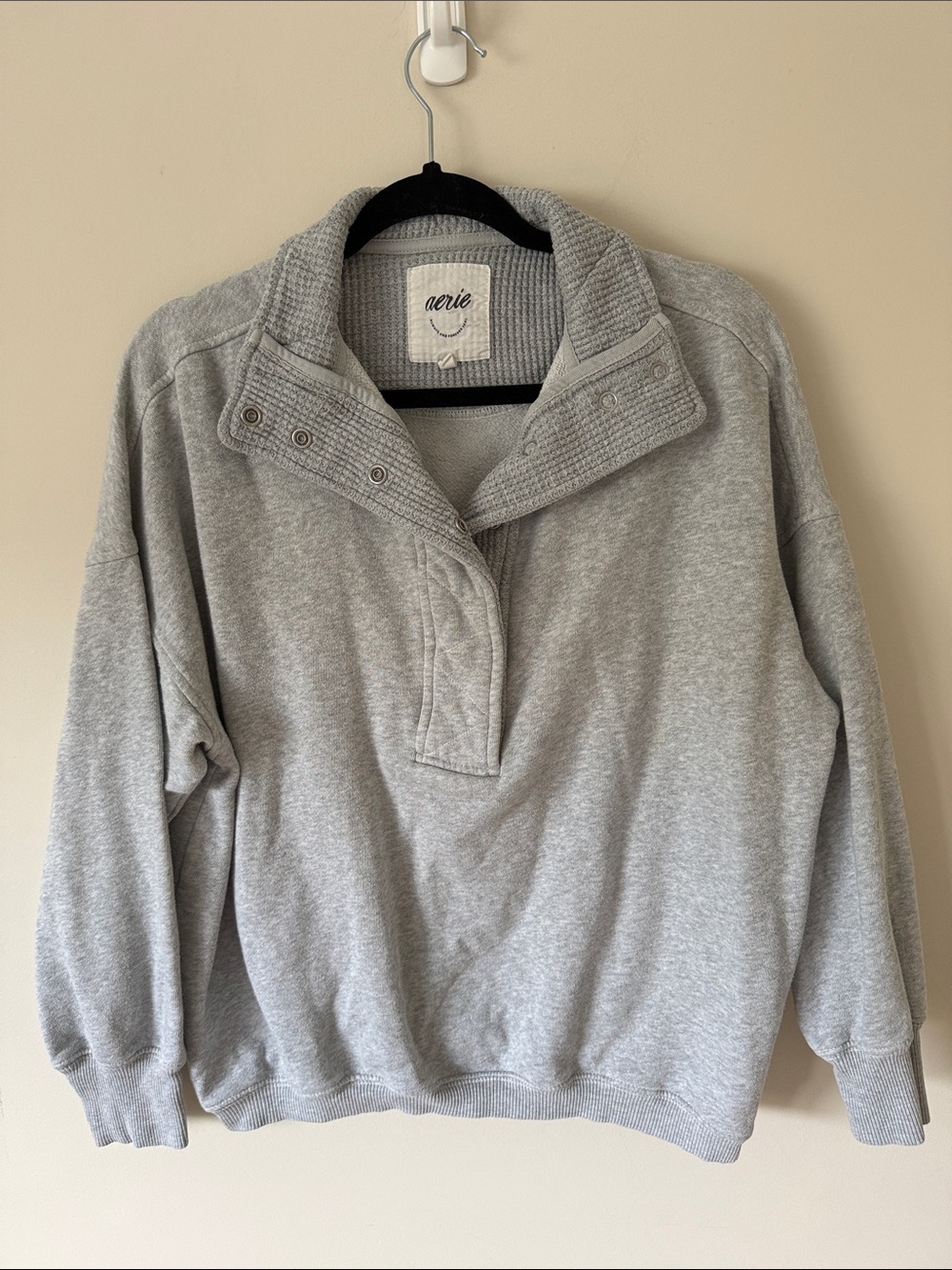 97. AERIE GETAWAY QUARTER SNAP SWEATSHIRT